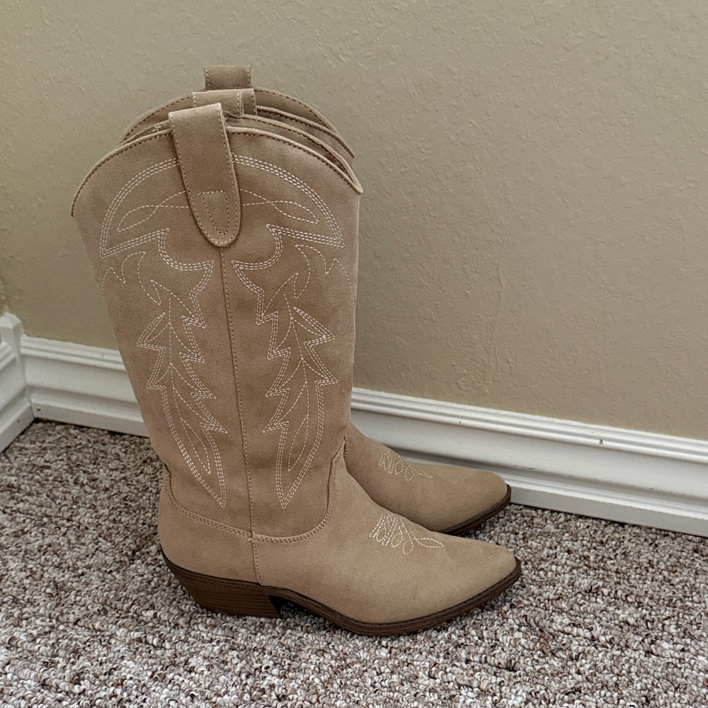 No Boundaries Tan Suede Cowboy Boots